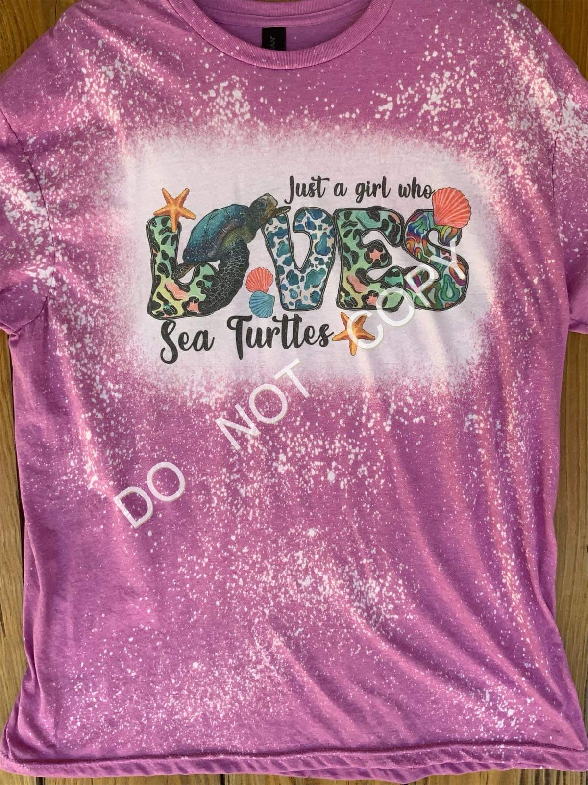 Just a girl who loves sea turtles   - BLEACHED TSHIRT